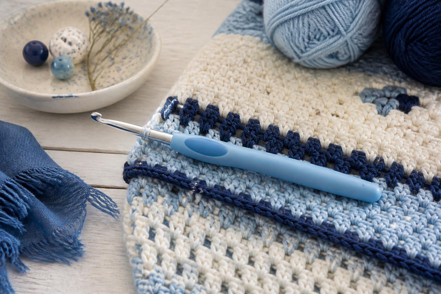 Selected images of ergonomic crochet hooks